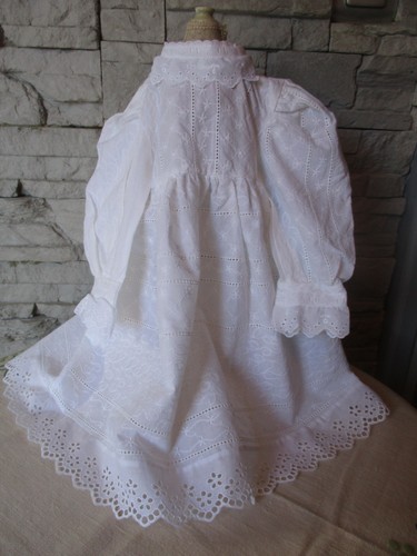 Robe blanche avec - robe, broderie