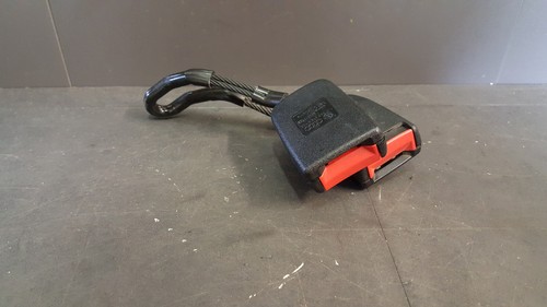Attache ceinture arrière - attache,