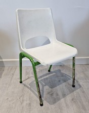 Petite chaise d'école