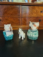 Lot de 3 figurines en céramique, 19e et 20e siècle , 2 chats et 1 chien.