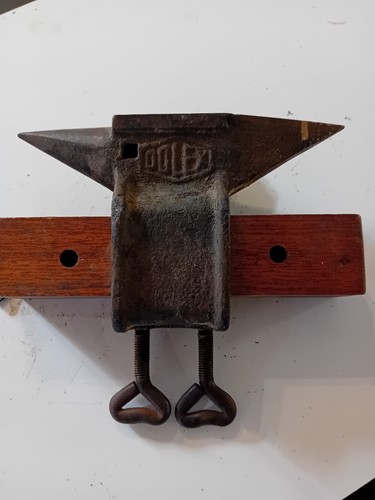 Outils anciens enclume - outils,