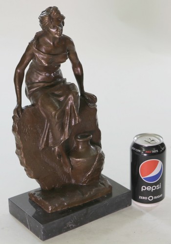 Buste jeune femme - de,