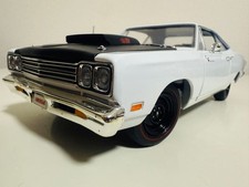 AutoWorld/'69 Plymouth Road Runner 1/18