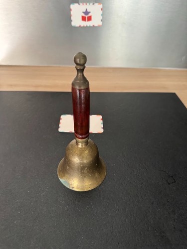 Cloche main ancienne - cloche,