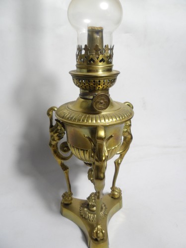 Ancienne lampe pétrole - à,