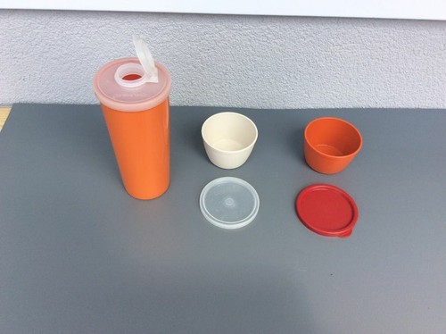 Tupperware lot shaker - +, 2