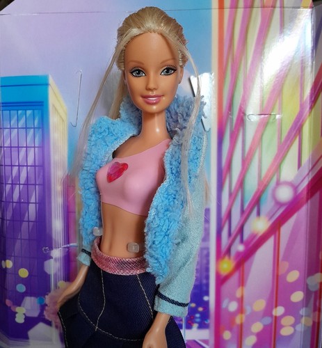 Poupée barbie fashion fever