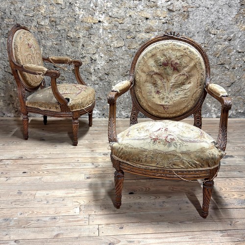 Paire fauteuils médaillons - paire,