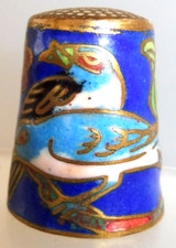 * COLLECTIBLE THIMBLE METAL AND ENAMEL SEWING - BIRDS