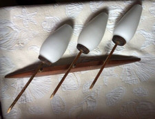 Applique en teck et laiton