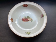 Plat creux en porcelaine à feu décor de légumes - années 50-60