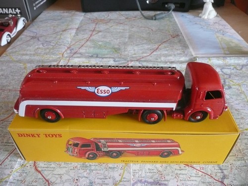 Panhard semi citerne - citerne, esso