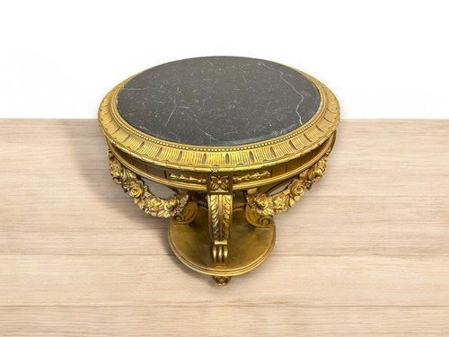 Une table ronde - style, xv