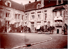 France, cour du château de