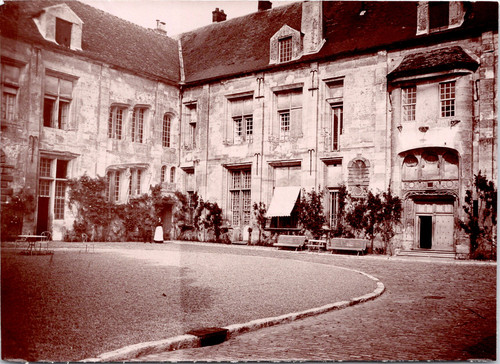 France cour château de - du,
