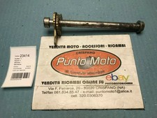 Axe d'axe de roue arrière