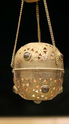 Pendentif suspendu - , en