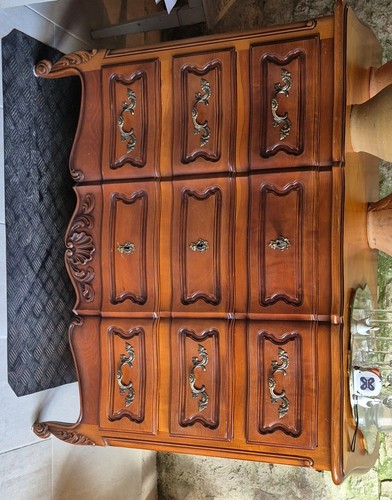 Commode bois marron sculptée