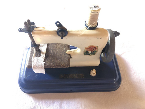 Toy collection sewing machine
