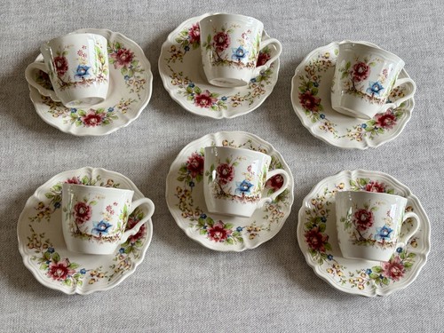 Petites tasses sous - petites,