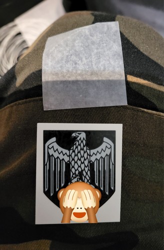 Decal pour - decal,