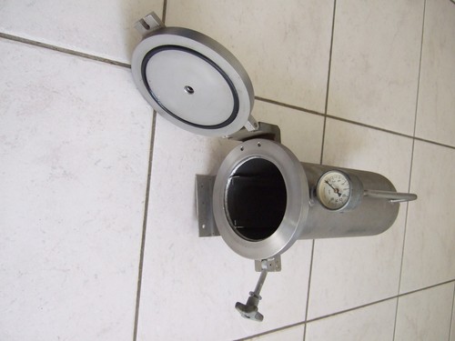 Enceinte vide de - enceinte, à