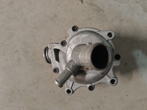 Pompe eau refroidissement - À,