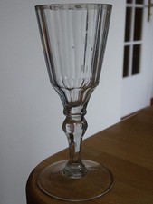 ANCIEN VERRE A VIN ROUGE OU