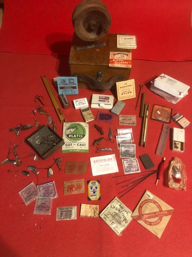 Boîte avec materiel pêche - de,