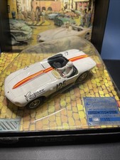 Voiture De Circuit Au 1/32 En