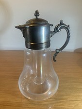 Grande carafe en métal
