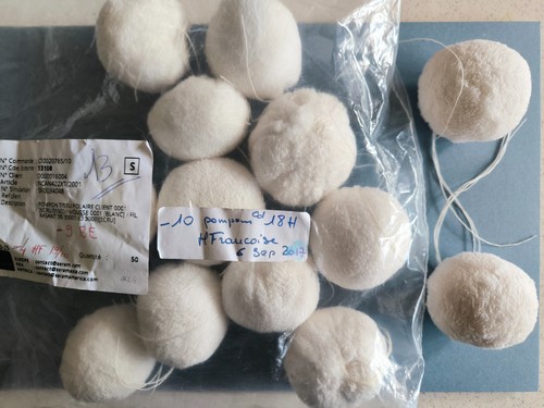 Lot pompons diam cms - 13,