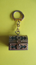 vintage keychain treasure chest box opening box 3.5cm long / 2.5cm high