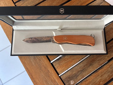 Couteau Victorinox DAMAS Picknicker  série limitée 2022