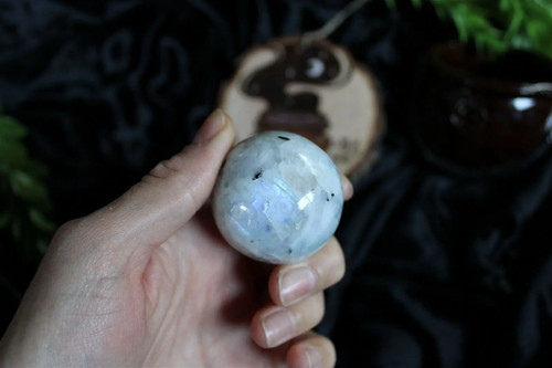 White labradorite sphere - 1,