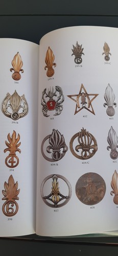 Grand livre des insignes - grand,