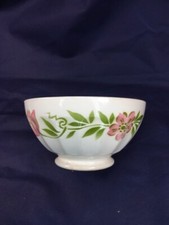 GRAND BOL ANCIEN DE GRAND MERE A FACETTES DECOR DE FLEURS