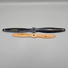 Lot (2) Model Airplane