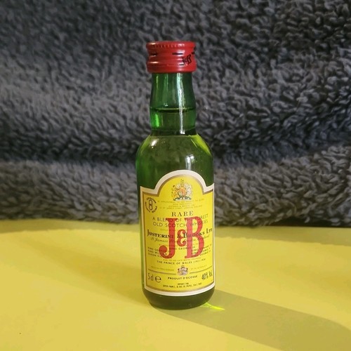 Mignonnette whisky rare - j&b,