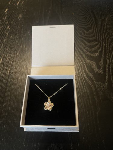 Collier doré avec - , pendentif