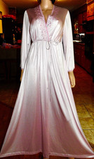 VINTAGE LONG NYLON PEIGNOIR ROBE, MED-BUST 42