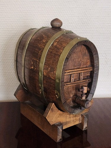 Petit tonneau bois avec - petit,