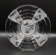 Plat en verre moulé dépoli