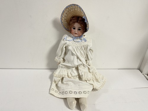 Poupée ancienne porcelaine - poupée, en