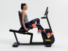 Vélo semi-allongé Technogym