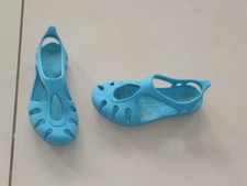 Tres jolie paire chaussures - de,