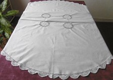 Nappe ronde avec dentelle sur