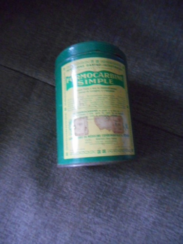 Ancienne boîte métallique