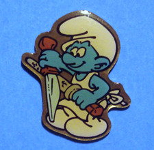 SMURF - COOK WITH KNIFE - SCHTROUMPF - VINTAGE © 1992 PEYO LAPEL PIN - HAT PIN