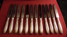 Service de 12 couteaux de